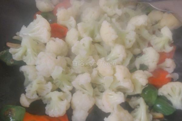 菜椒胡萝卜炒花菜的做法图解8
