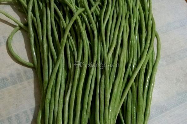 自制家常酸豆角的做法图解1