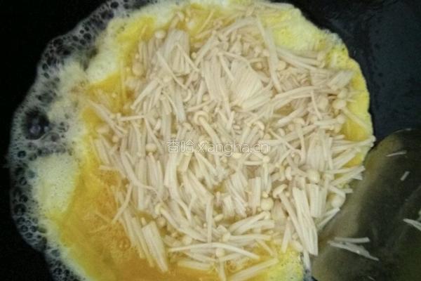 金针菇炒鸡蛋的做法图解5