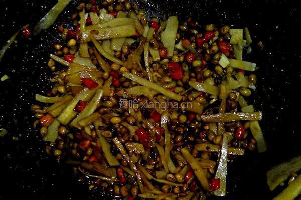 黄豆酸笋炒鱼干的做法图解7