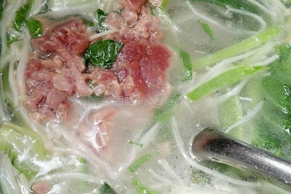 金针菇青菜瘦肉汤的做法图解6