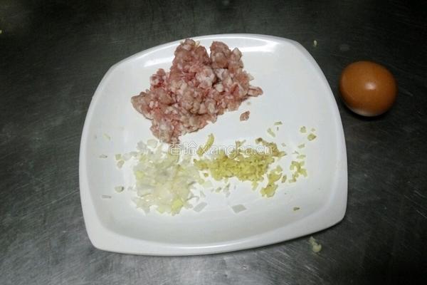 玲珑剔透(青菜酿肉丸)的做法图解3