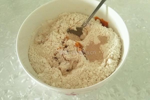 小刺猬南瓜豆沙包的做法图解2