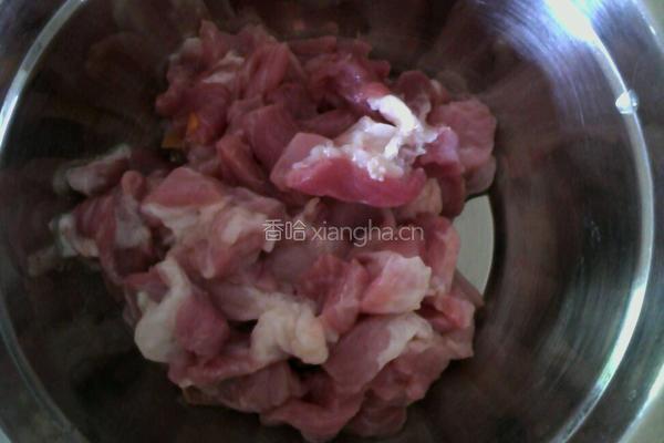 胡萝卜蒸肉的做法图解2