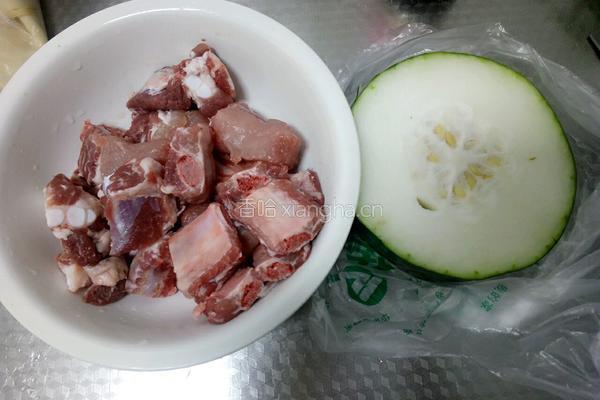 冬瓜排骨汤的做法图解1