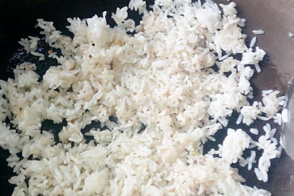 腊肠炒饭的做法图解5
