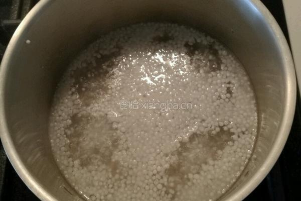 牛奶木瓜香蕉西米露的做法图解2