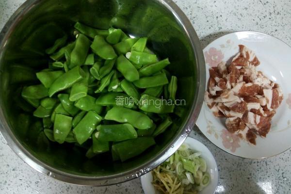 酱焖油豆角的做法图解1