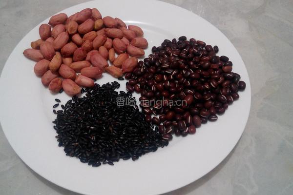紫米红豆粥的做法图解1
