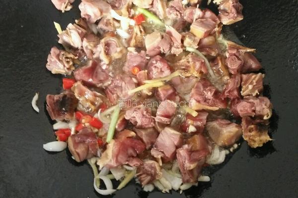 腊鸭焖萝卜的做法图解5