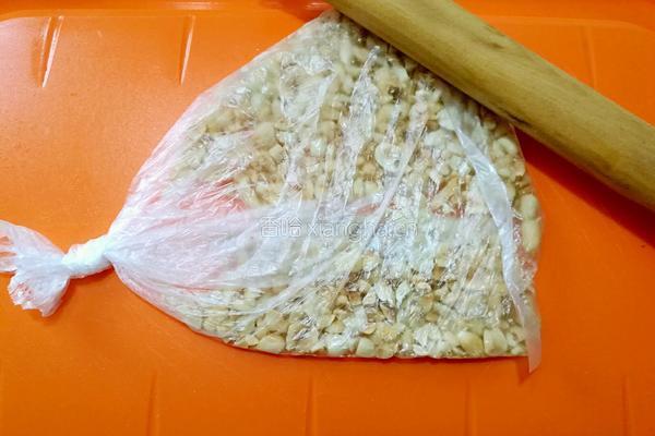 麻酱拌花生菠菜的做法图解3