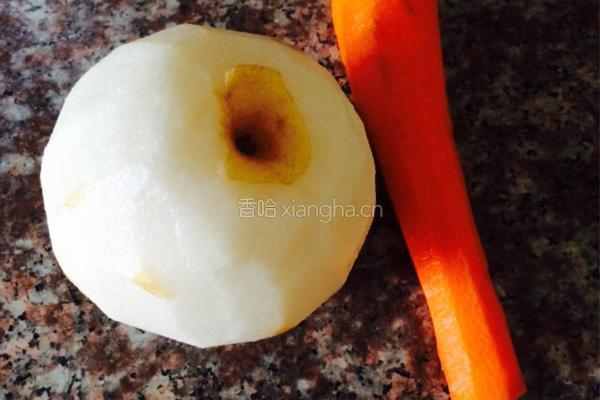 胡萝卜雪梨汁的做法图解1