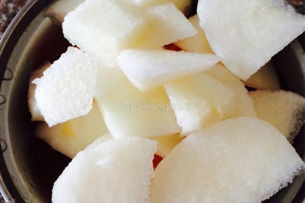 胡萝卜雪梨汁的做法图解2