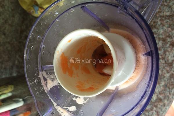 胡萝卜雪梨汁的做法图解3