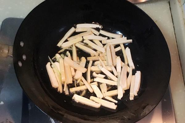 芹菜炒豆干的做法图解4
