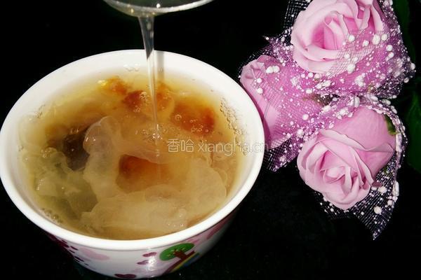桃胶红枣银耳莲子羹的做法图解10