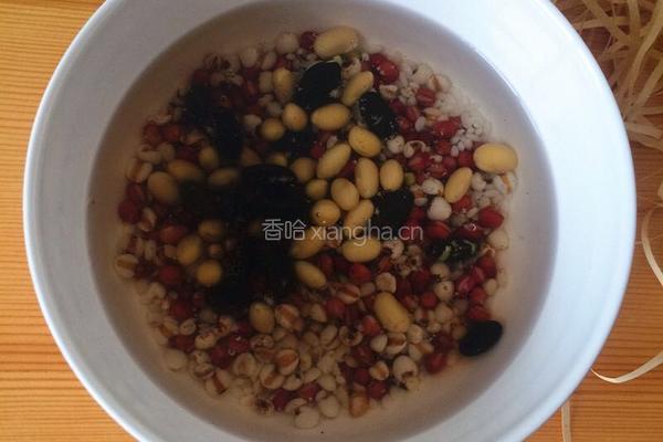 红豆薏米粥的做法图解1