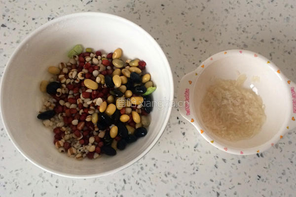 红豆薏米粥的做法图解2