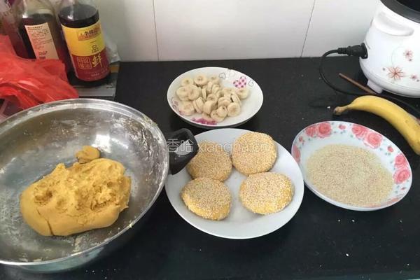 香蕉红薯饼的做法图解1