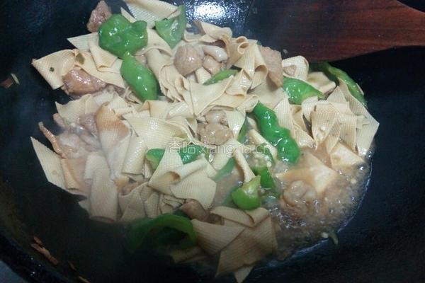 肉片尖椒豆皮的做法图解15