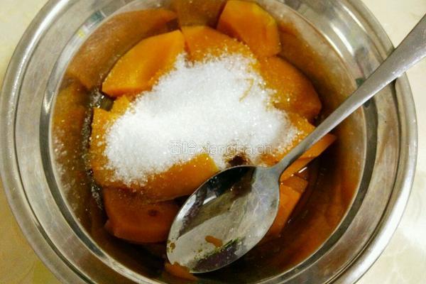 油炸南瓜饼的做法图解2