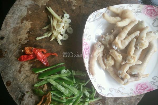 红烧鸡爪的做法图解1