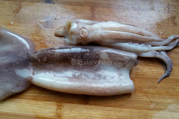 铁板鱿鱼圈的做法图解1