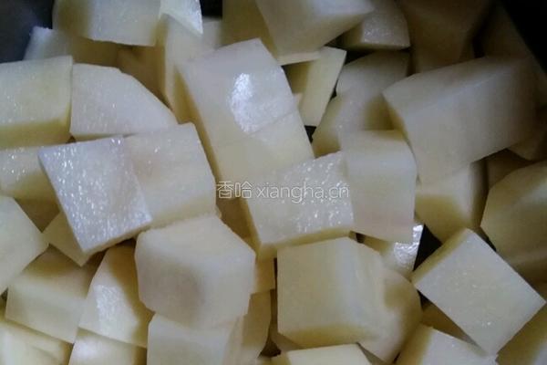 火腿洋芋焖饭的做法图解2