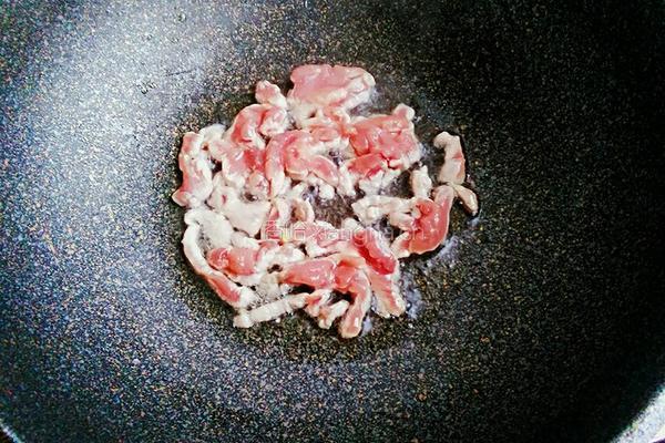 绿豆芽炒肉的做法图解5