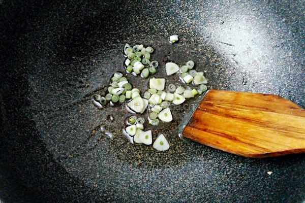 绿豆芽炒肉的做法图解7