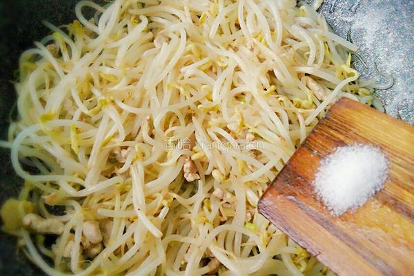 绿豆芽炒肉的做法图解12