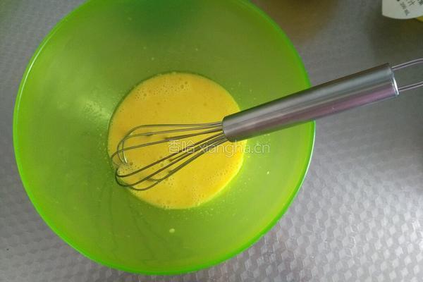 戚风蛋糕胚子（6寸）的做法图解3