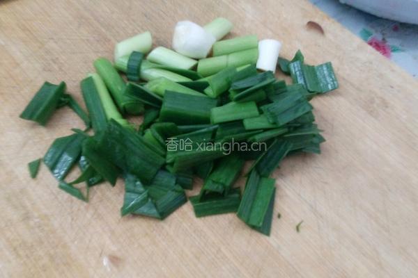 木耳炒鸡肉的做法图解2