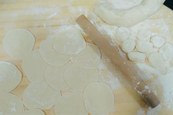 东北牛肉芹菜饺子的做法图解5