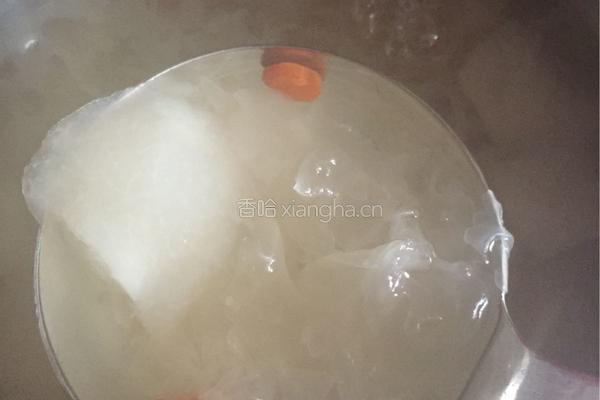 冰糖雪梨枸杞银耳羹的做法图解6