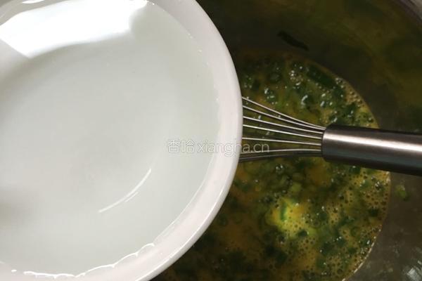 香菜葱花鸡蛋饼的做法图解3
