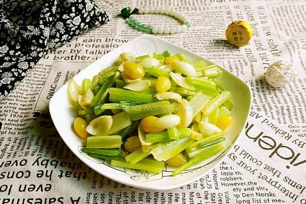 百合银杏炒西芹的做法图解13