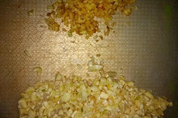 猪肉花生辣椒酱的做法图解3