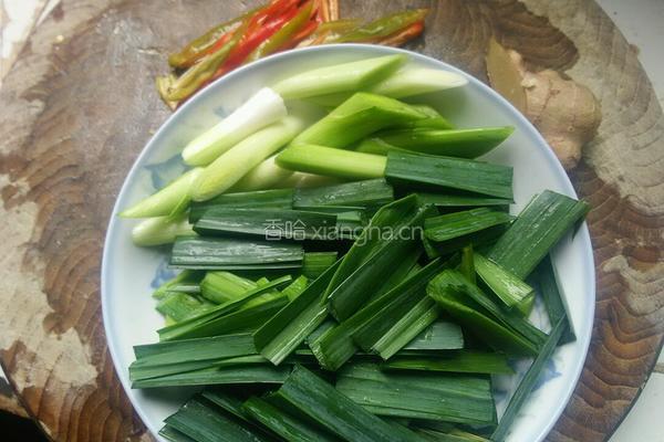 蒜苗苦瓜炒肥肉的做法图解4