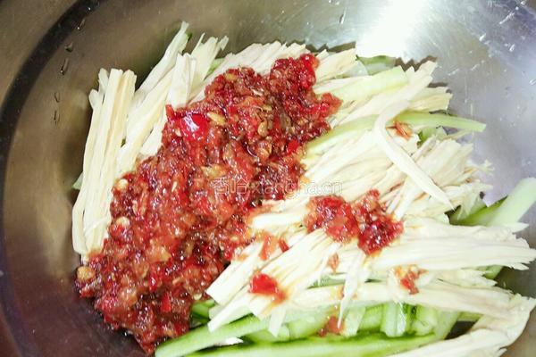 凉拌黄瓜腐竹的做法图解4