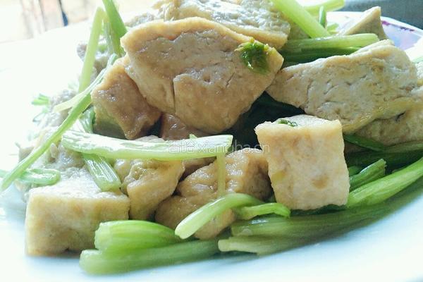 芹菜炒豆腐的做法图解6
