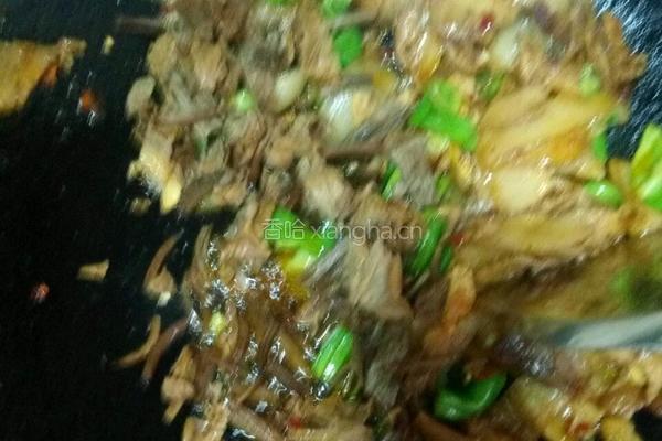 茶树菇炒回锅肉的做法图解8