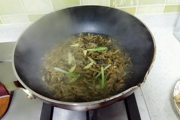 梅干菜煮小黄鱼的做法图解3