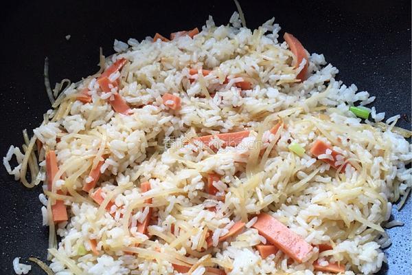 火腿土豆丝炒饭的做法图解4