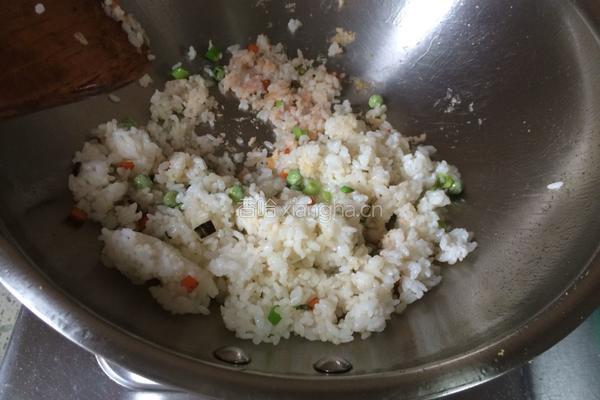 咸蛋黄炒饭的做法图解5