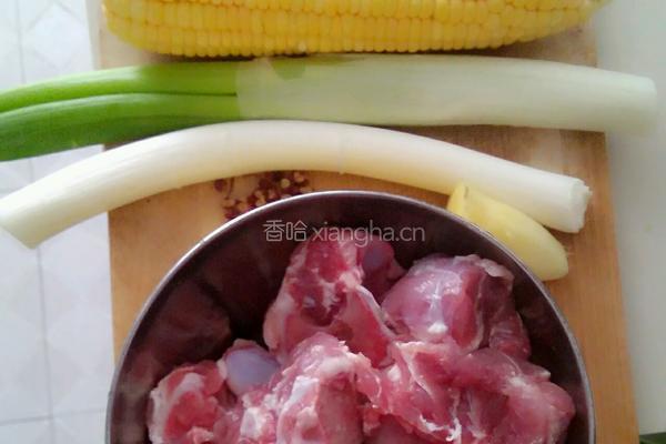 排骨玉米汤的做法图解1