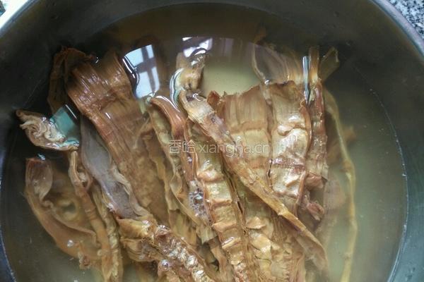 笋干焖五花肉的做法图解1