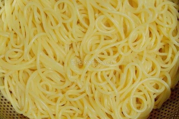 窝笋青椒炒意面的做法图解4