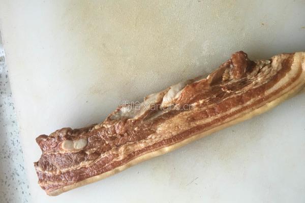 蒜苔炒腊肉的做法图解1