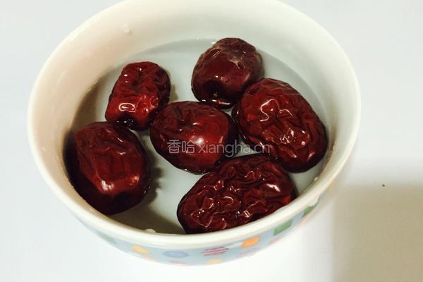 红枣芋头糖水的做法图解3